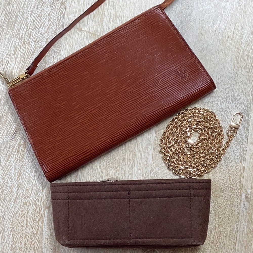 SOLD🧡Authentic LOUIS VUITTON🤎Brown Epi Leather Pochette w/free chain